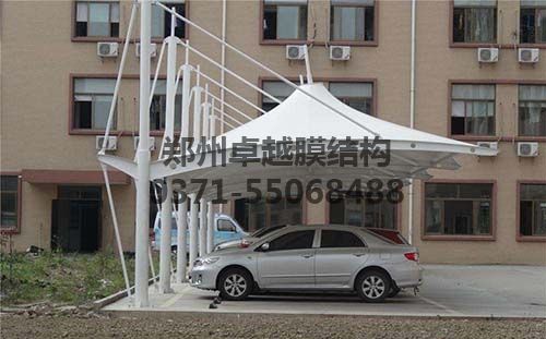 某小區(qū)使用PVDF膜材建造的膜結(jié)構(gòu)車棚